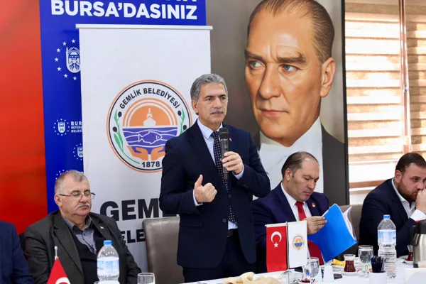 Toplantıya Belediye Başkan Yardımcıları Durmuş Uslu, Emrecan Uzunkaya ve Z&uuml;lk&uuml;f