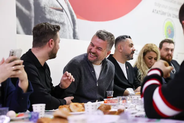 Buca Belediye Başkanı Duman, Kozağa&ccedil; Gen&ccedil;lik Derneği&rsquo;nin d&uuml;zenlediği sahur programına
