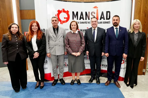 MANSİAD&rsquo;ın ev sahipliğinde ger&ccedil;ekleşen iftar yemeğine Başkan Dutlulu&rsquo;nun yanı sıra