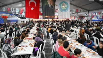 Manisa B&uuml;y&uuml;kşehir Belediyesi, ramazan&rsquo;ın ilk g&uuml;n&uuml;nde binlerce vatandaşı aynı sofrada