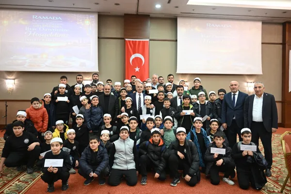 B&uuml;y&uuml;kşehir Belediye Başkanı Sami Er, hayırsever iş insanı Erdal G&ouml;&ccedil;mez