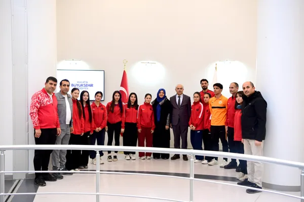 Wushu Kung Fu branşında Edirne&rsquo;de d&uuml;zenlenen Balkan şampiyonasında birinci olan