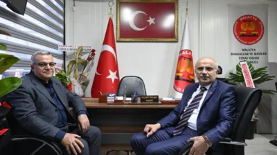 Malatya B&uuml;y&uuml;kşehir Belediye Başkanı Sami Er,&nbsp;yeniden başkanlığa se&ccedil;ilen Minib&uuml;s&ccedil;&uuml;ler ve