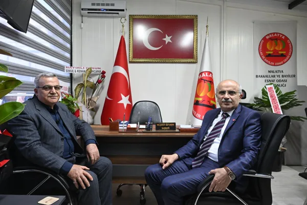 Malatya B&uuml;y&uuml;kşehir Belediye Başkanı Sami Er,&nbsp;yeniden başkanlığa se&ccedil;ilen Minib&uuml;s&ccedil;&uuml;ler ve