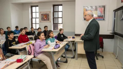 B&uuml;y&uuml;kşehir Belediye Başkanı Sami Er, belediye b&uuml;nyesinde a&ccedil;ılan Bursluluk ve