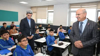 İl Milli Eğitim M&uuml;d&uuml;r&uuml; Beh&ccedil;et Bakır ile birlikte okul ziyaretlerini