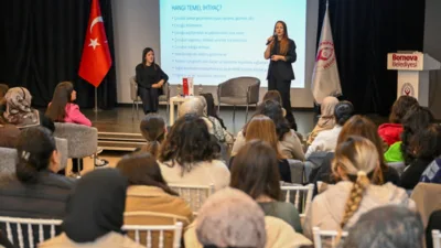 &Ccedil;ocuğa y&ouml;nelik şiddet Bornova Belediyesi&rsquo;nin ev sahipliğinde d&uuml;zenlenen panelde masaya