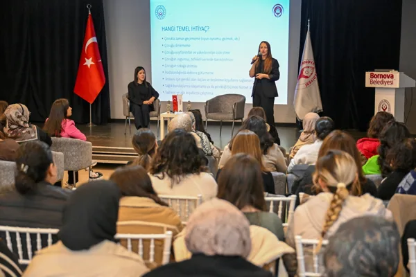 &Ccedil;ocuğa y&ouml;nelik şiddet Bornova Belediyesi&rsquo;nin ev sahipliğinde d&uuml;zenlenen panelde masaya