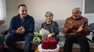 Eşki, G&uuml;lera Yeniel ile Cavit ve Nazile Baycan &ccedil;iftini evlerinde