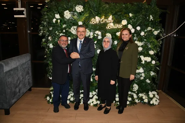 Evli engelli bireyler ve ailelerinin bir araya geldiği programda sevgi,