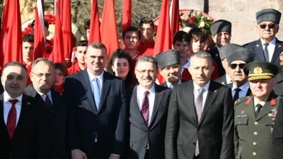 Trabzon&rsquo;da 108. yıl d&ouml;n&uuml;m&uuml; kutlamaları, Atat&uuml;rk Anıtı&rsquo;na &ccedil;elenk sunma t&ouml;reniyle