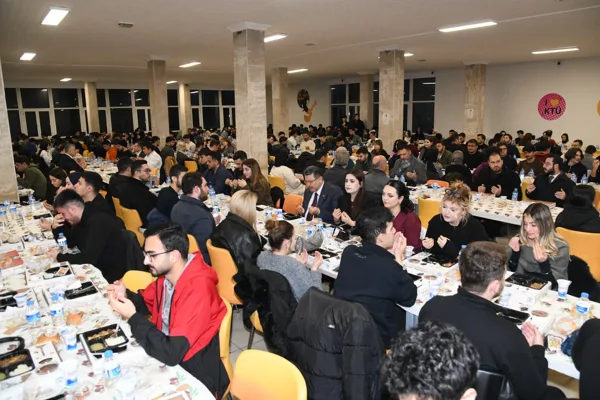 Trabzon B&uuml;y&uuml;kşehir Belediye Başkanı Gen&ccedil;, Karadeniz Teknik &Uuml;niversitesi'nde &ouml;ğrencilerle birlikte
