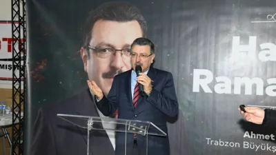Trabzon B&uuml;y&uuml;kşehir Belediyesi tarafından organize edilen K&ouml;pr&uuml;başı iftar programı, il&ccedil;edeki