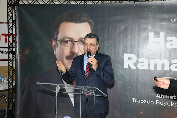 Trabzon B&uuml;y&uuml;kşehir Belediyesi tarafından organize edilen K&ouml;pr&uuml;başı iftar programı, il&ccedil;edeki