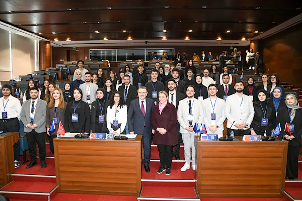 Trabzon B&uuml;y&uuml;kşehir Belediye Başkanı Ahmet Metin Gen&ccedil;, Şehit Eren B&uuml;lb&uuml;l