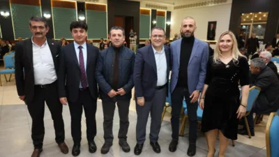 Başkan G&ouml;k&ccedil;e, ilk olarak CHP Darıca İl&ccedil;e Başkanı H&uuml;seyin Cihan