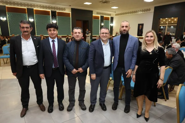 Başkan G&ouml;k&ccedil;e, ilk olarak CHP Darıca İl&ccedil;e Başkanı H&uuml;seyin Cihan