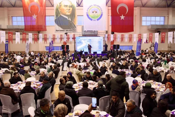 Ordu B&uuml;y&uuml;kşehir Belediye Başkanı Mehmet Hilmi G&uuml;ler, iftar &ouml;ncesi il&ccedil;elerdeki