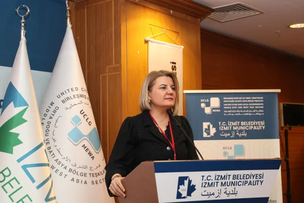 UCLG-MEWA Kadın Komitesi Toplantısı&rsquo;nın a&ccedil;ılış konuşmasını yapan İzmit Belediye Başkanı