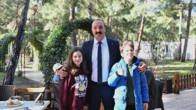 Konyaaltı Belediye Başkanı Cem Kotan, HayatPark&rsquo;a uğrayarak vatandaşlarla bir araya