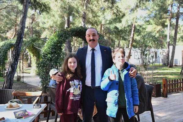 Konyaaltı Belediye Başkanı Cem Kotan, HayatPark&rsquo;a uğrayarak vatandaşlarla bir araya