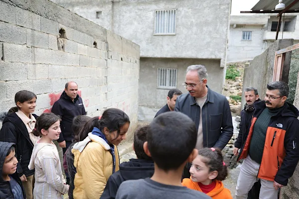 Eyy&uuml;biye Belediye Başkanı Mehmet Kuş, yetim ve &ouml;ks&uuml;z &ccedil;ocukların yaşadığı