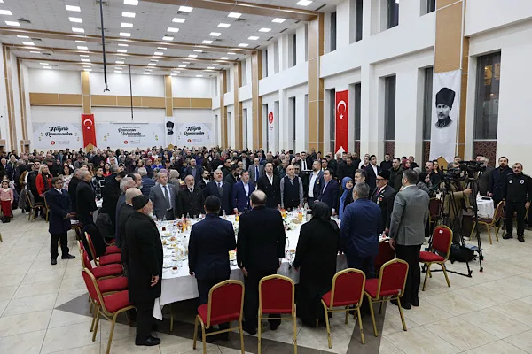 Ke&ccedil;i&ouml;ren Belediyesi ev sahipliğinde Mevlana K&uuml;lt&uuml;r Merkezi&rsquo;nde organize edilen iftar