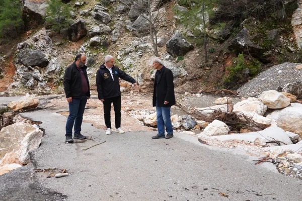Alanya Belediye Başkanı Osman Tarık &Ouml;z&ccedil;elik, Başkan Yardımcısı Murat Levent