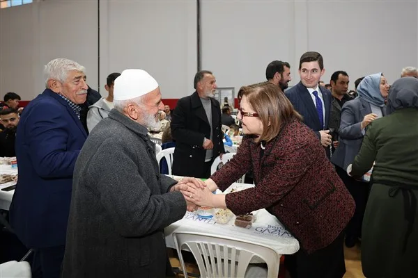 Gaziantep B&uuml;y&uuml;kşehir Belediyesi tarafından Ramazan ayı boyunca kentin t&uuml;m il&ccedil;elerinde
