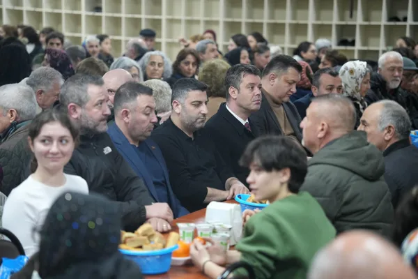 Cem Vakfı &Ccedil;orlu Şubesi&rsquo;nde d&uuml;zenlenen iftar programında konuşan Başkan Sarıkurt;