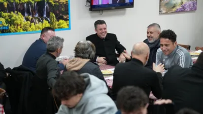 Başkan Sarıkurt, futbolcularla tek tek sohbet ederek takımın genel durumu