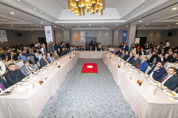 TBB&nbsp;Başkan Vekili ve Mersin B&uuml;y&uuml;kşehir Belediye Başkanı Se&ccedil;er, Mersin Ticaret