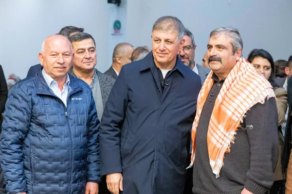 Ramazanın onuncu g&uuml;n&uuml;nde bu kez sofralar İzmir B&uuml;y&uuml;kşehir Belediye Başkanı