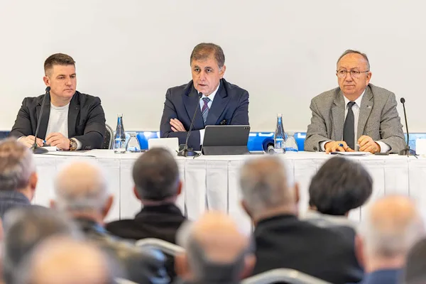 İzmir B&uuml;y&uuml;kşehir Belediye Başkanı Dr. Cemil Tugay, kentteki tarımsal kalkınma