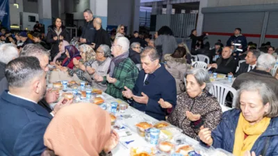 İzmir B&uuml;y&uuml;kşehir Belediye Başkanı Cemil Tugay, İzmir B&uuml;y&uuml;kşehir Belediyesi tarafından