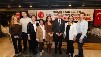 İzmir B&uuml;y&uuml;kşehir Belediye Başkanı Cemil Tugay, İzmir Balıkesirliler Eğitim K&uuml;lt&uuml;r