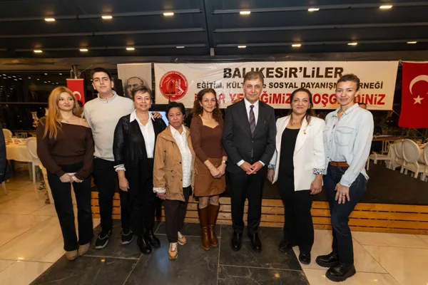 İzmir B&uuml;y&uuml;kşehir Belediye Başkanı Cemil Tugay, İzmir Balıkesirliler Eğitim K&uuml;lt&uuml;r
