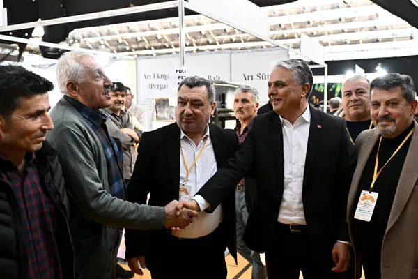 Antalya Arı Yetiştiricileri Birliği&rsquo;nin ev sahipliğinde, Cam Piramit Fuar ve
