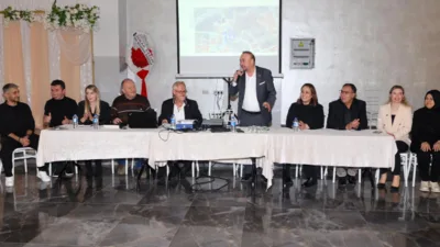 S&uuml;recin tamamlanmasının ardından Belediye Başkanı &Ouml;zkan Yalım, hak sahipleriyle Karaağa&ccedil;