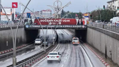 Uşak&rsquo;ta uzun yıllardır &ouml;zellikle ana arterlerde her yoğun yağış sonrası