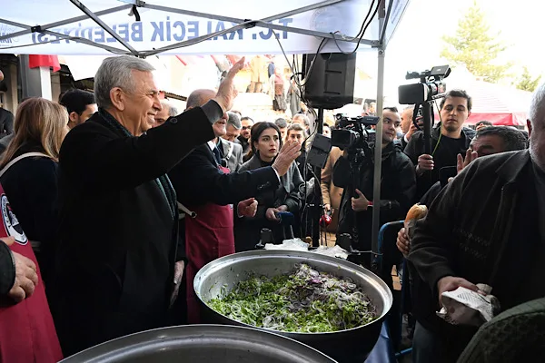Ankara B&uuml;y&uuml;kşehir Belediye Başkanı Mansur Yavaş, Kalecik&rsquo;te d&uuml;zenlenen Hamsi Ş&ouml;leni&rsquo;nde