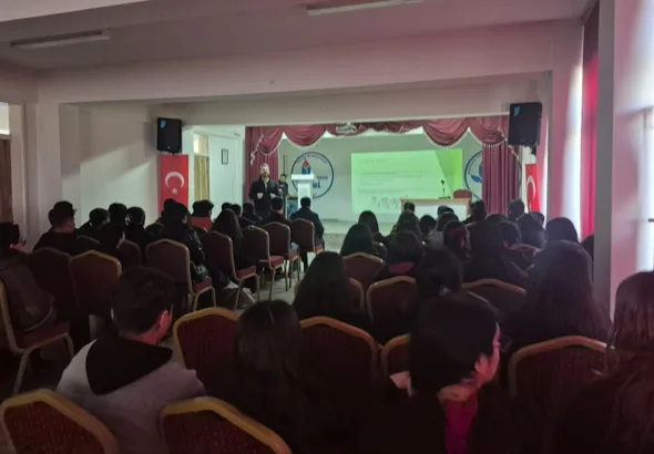 H&uuml;rriyet Sağlıklı Hayat Merkezi ekipleri, gen&ccedil;lerin ruh sağlığını g&uuml;&ccedil;lendirmek amacıyla