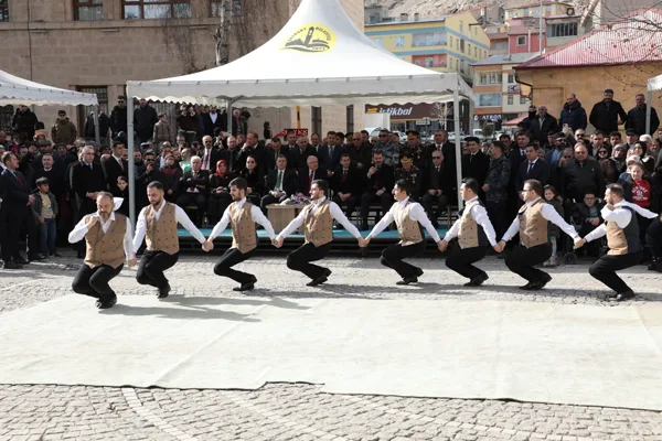 T&ouml;rende konuşan Milli Savunma Bakanı Yaşar G&uuml;ler, Baba ocağı Bayburt&rsquo;ta