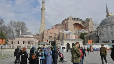 İl&ccedil;e genelinde d&uuml;zenlenecek s&ouml;yleşi, konser, geleneksel sahne sanatları ve k&uuml;lt&uuml;rel