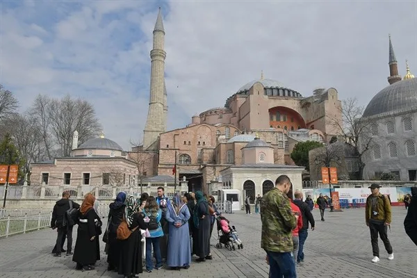 İl&ccedil;e genelinde d&uuml;zenlenecek s&ouml;yleşi, konser, geleneksel sahne sanatları ve k&uuml;lt&uuml;rel