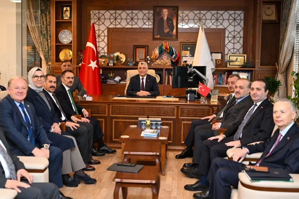 Ticaret Bakanı Bolat ile Kocaeli Valisi Aktaş ve beraberindeki heyet,