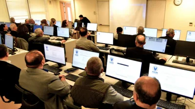 Bornova'da Aralık ayında başlatılan Bornova Muhtarlar Akademisi&rsquo;nde eğitim programı s&uuml;r&uuml;yor.