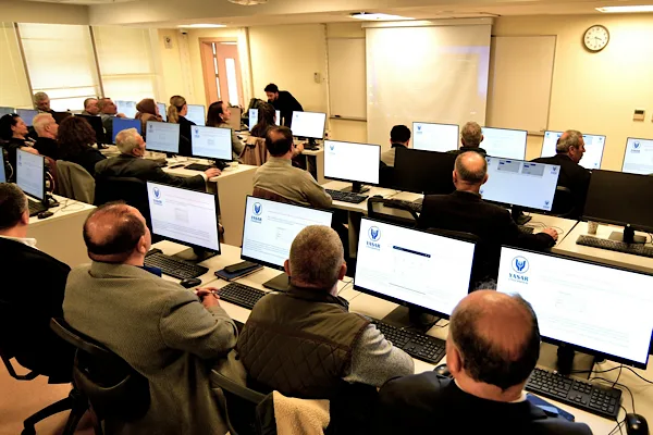 Bornova'da Aralık ayında başlatılan Bornova Muhtarlar Akademisi&rsquo;nde eğitim programı s&uuml;r&uuml;yor.