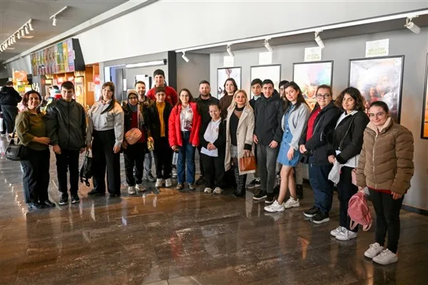 Bornova&rsquo;da &ouml;zel eğitim &ouml;ğrencileri i&ccedil;in sinema etkinliği d&uuml;zenlendi. Bornova Belediyesi&rsquo;nin