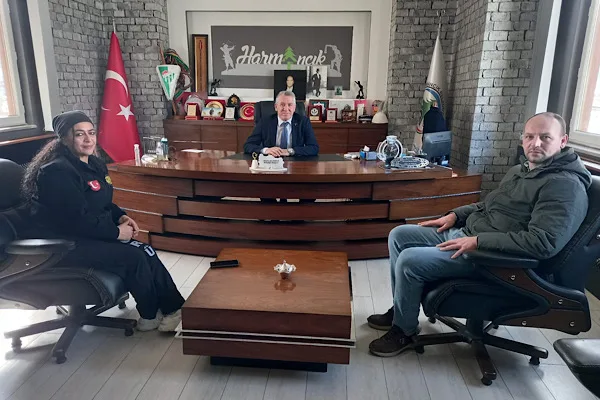 Harmancık Belediyesi ev sahipliğinde d&uuml;zenlenen toplantıda, il&ccedil;enin coğrafi yapısı ve